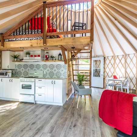 Yourtes Glamping Du Poisson Blanc Notre-Dame-du-Laus Екстериор снимка