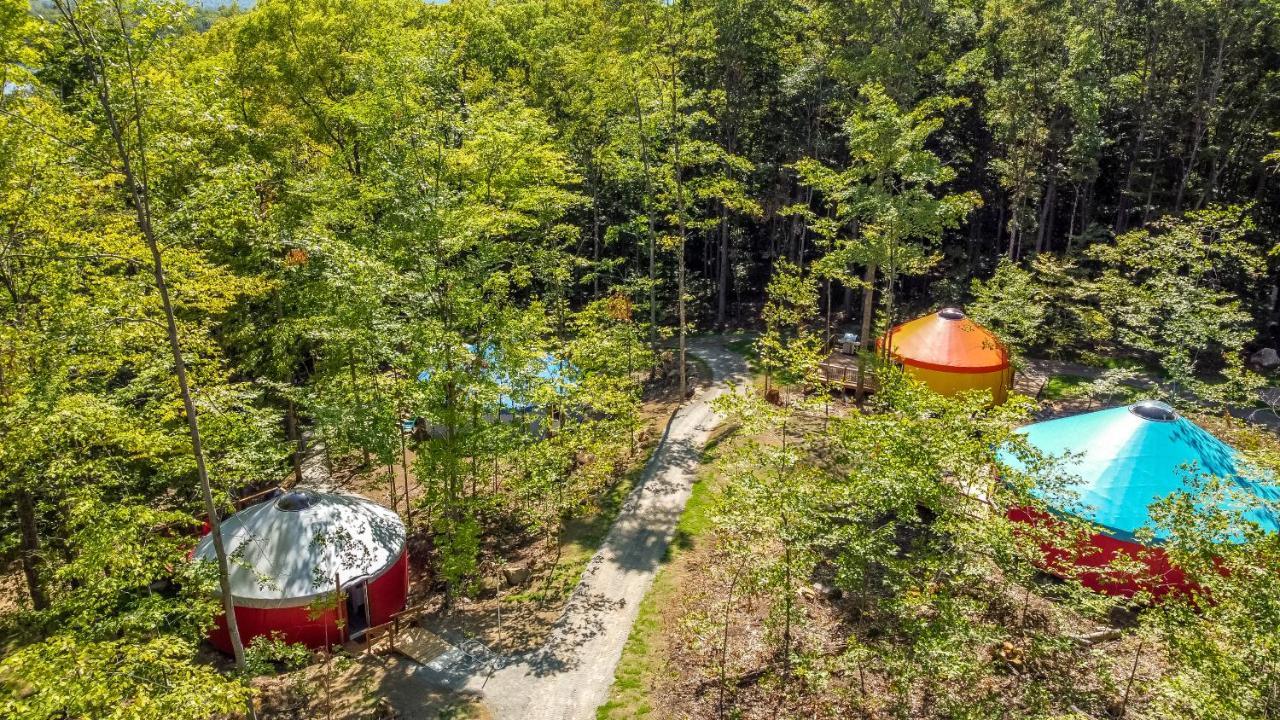 Yourtes Glamping Du Poisson Blanc Notre-Dame-du-Laus Екстериор снимка