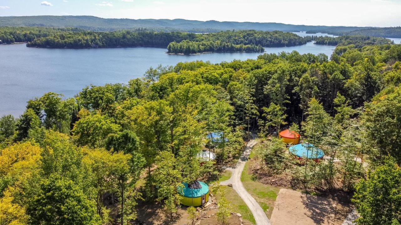 Yourtes Glamping Du Poisson Blanc Notre-Dame-du-Laus Екстериор снимка