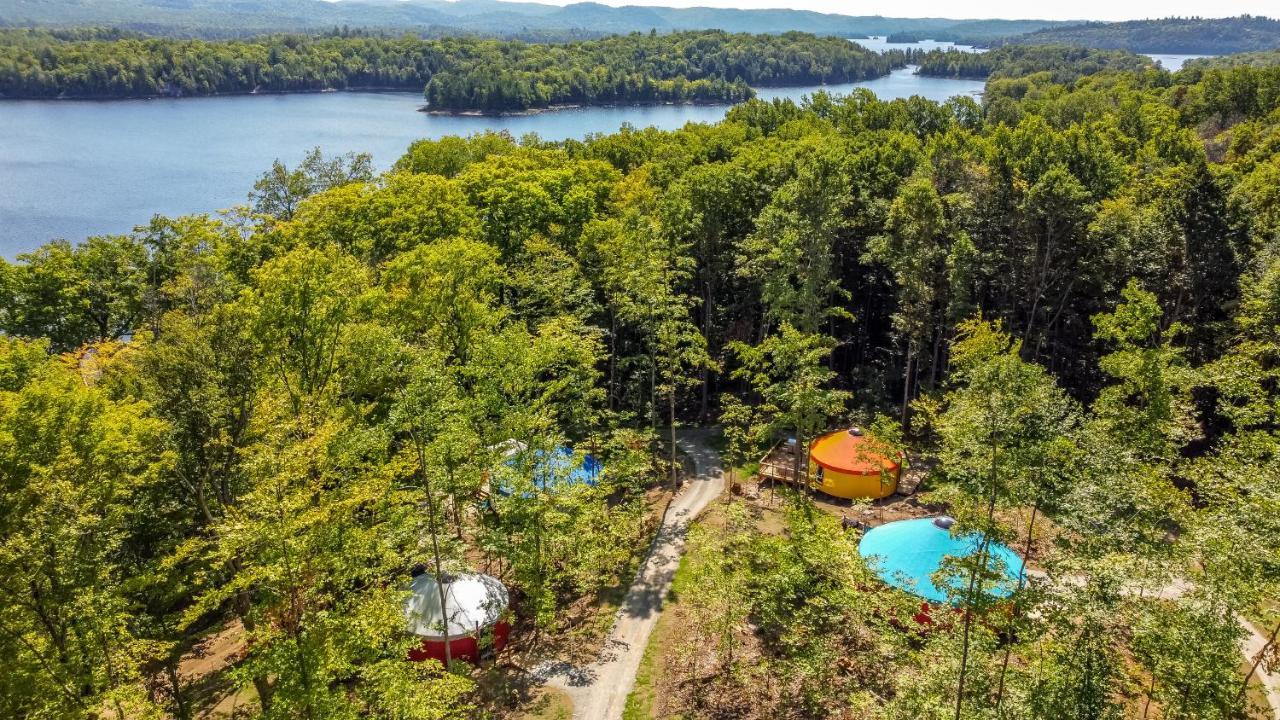 Yourtes Glamping Du Poisson Blanc Notre-Dame-du-Laus Екстериор снимка