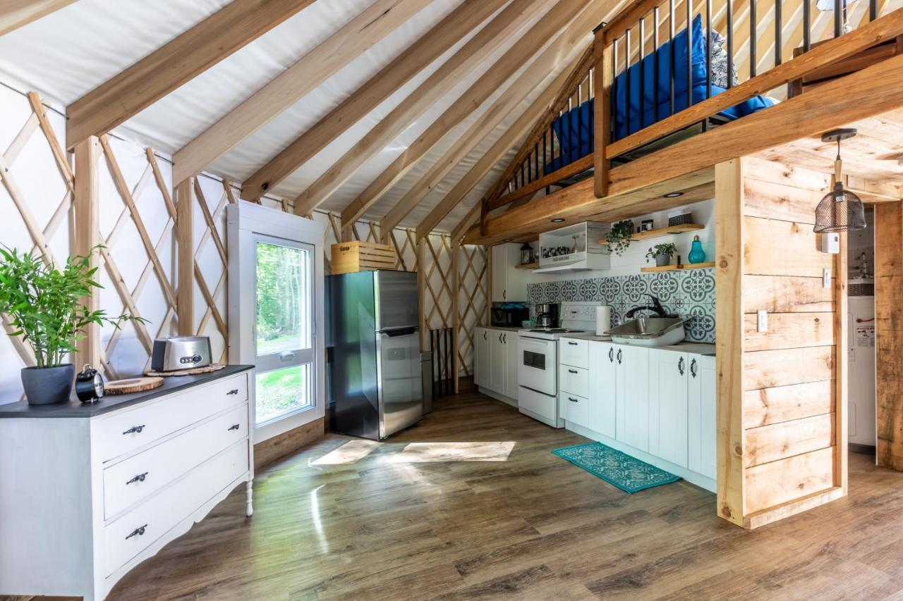 Yourtes Glamping Du Poisson Blanc Notre-Dame-du-Laus Екстериор снимка