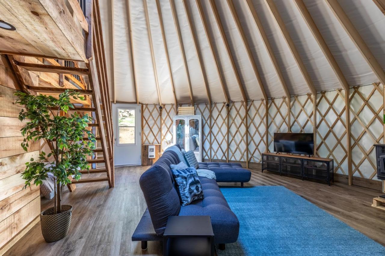 Yourtes Glamping Du Poisson Blanc Notre-Dame-du-Laus Екстериор снимка