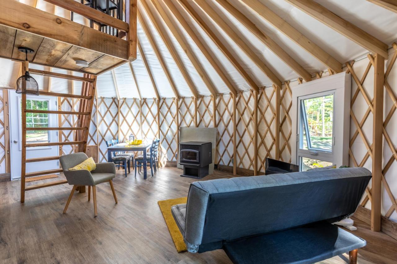 Yourtes Glamping Du Poisson Blanc Notre-Dame-du-Laus Екстериор снимка