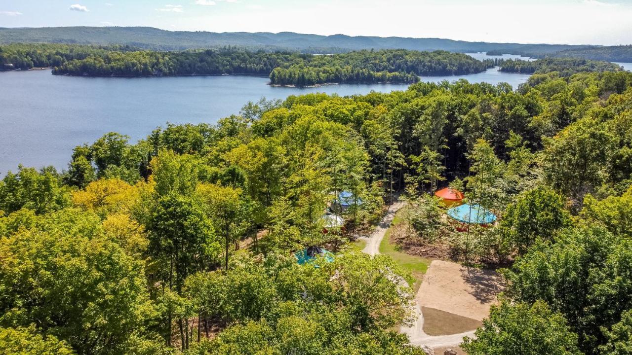 Yourtes Glamping Du Poisson Blanc Notre-Dame-du-Laus Екстериор снимка