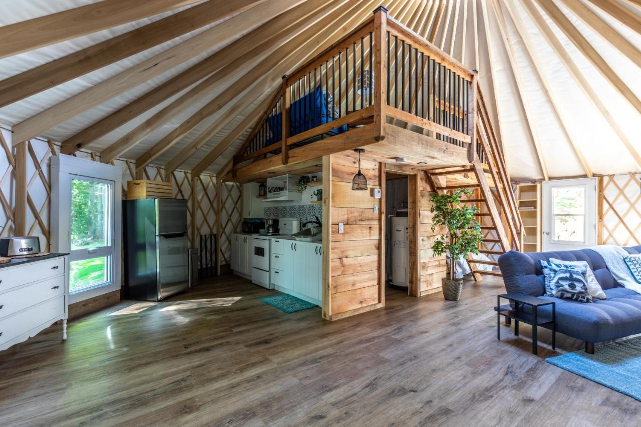 Yourtes Glamping Du Poisson Blanc Notre-Dame-du-Laus Екстериор снимка