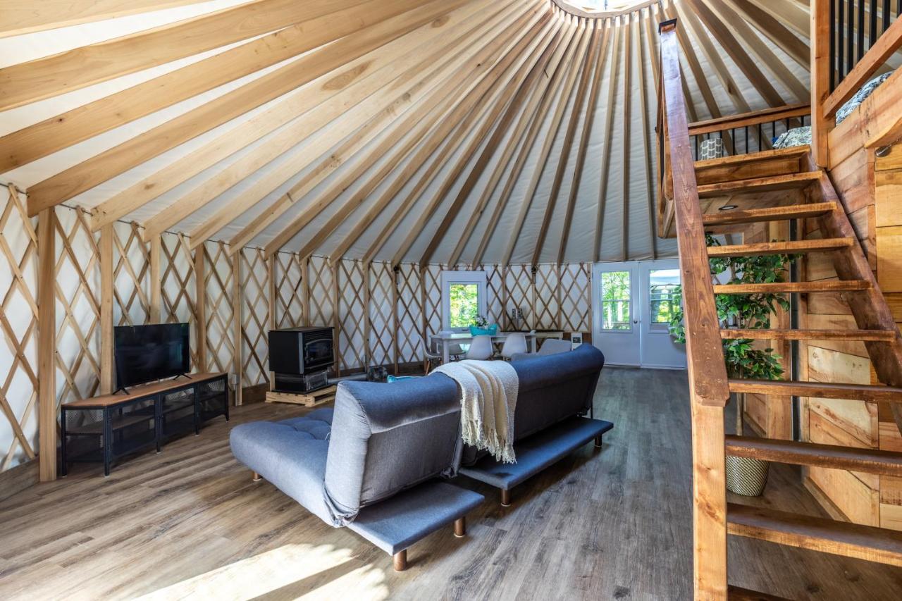 Yourtes Glamping Du Poisson Blanc Notre-Dame-du-Laus Екстериор снимка